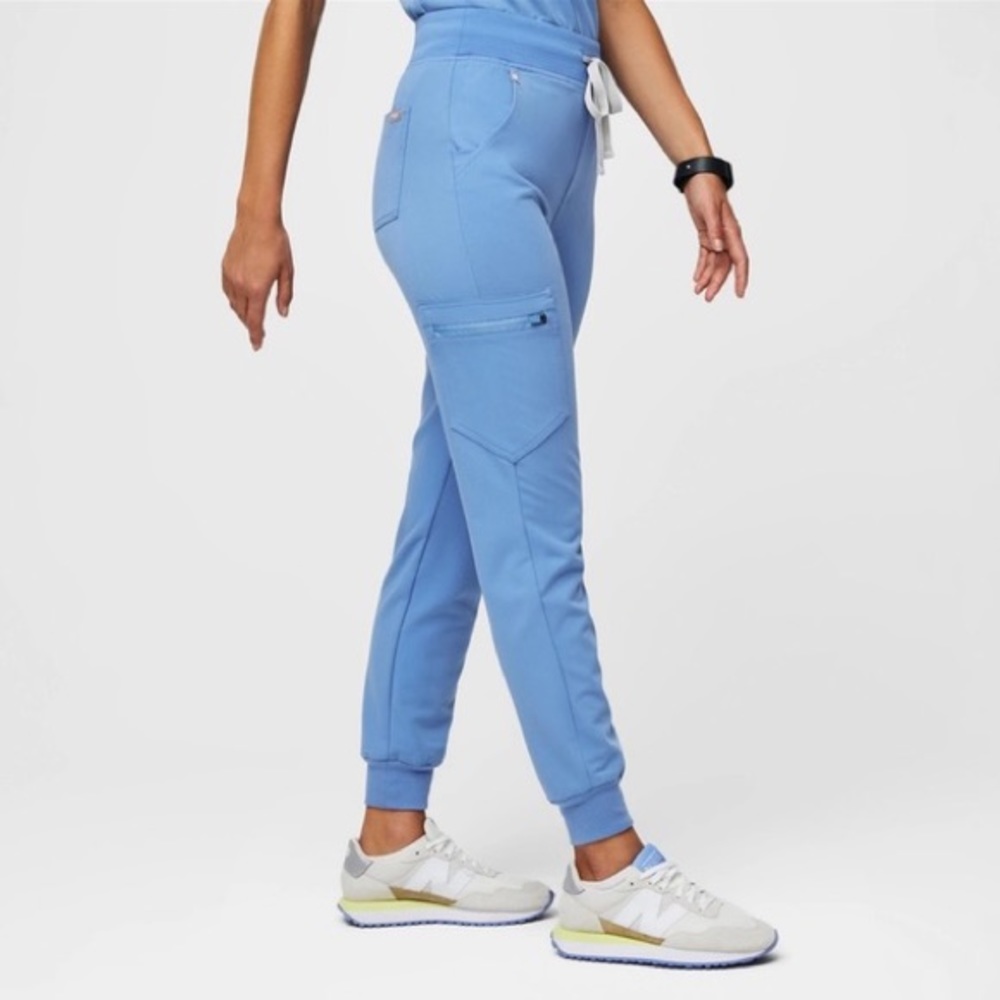 FIGS Zamora Jogger Scrub Pants (Ceil)